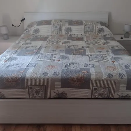 La Dolce Vita Bedrooms Near The Subway